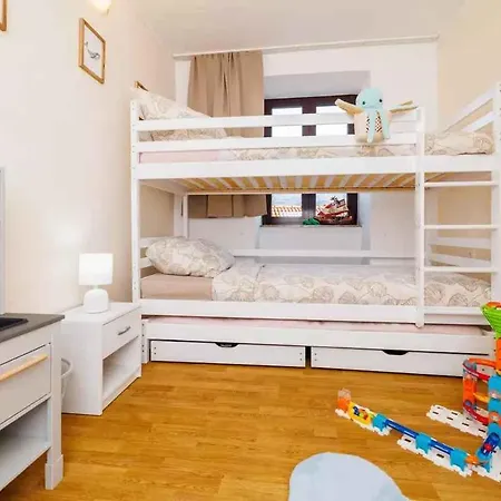 Holiday home With A - C In Semicevici 54970