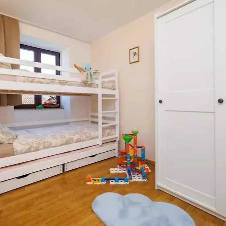Holiday home With A - C In Semicevici 54970